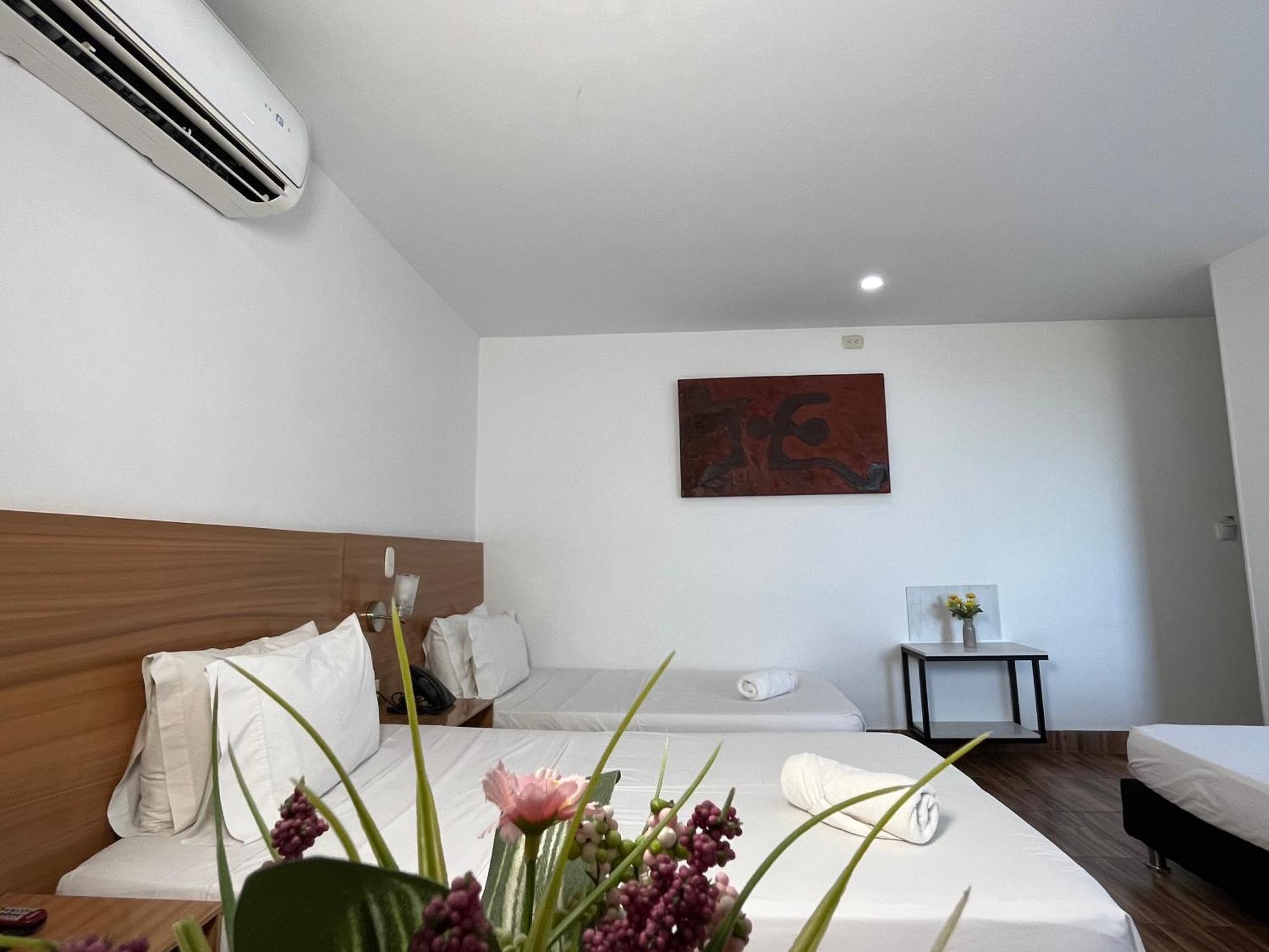 נייבה Hotel Berdez מראה חיצוני תמונה