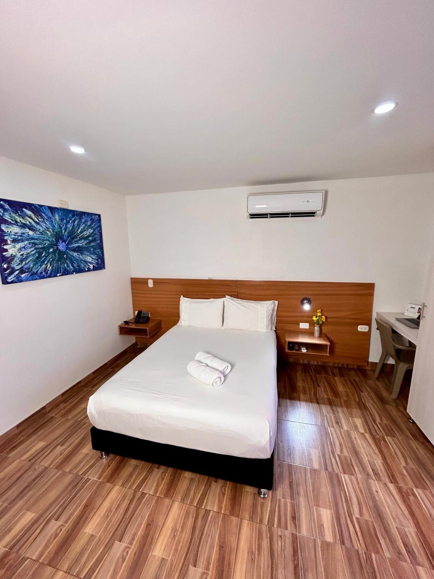 נייבה Hotel Berdez מראה חיצוני תמונה