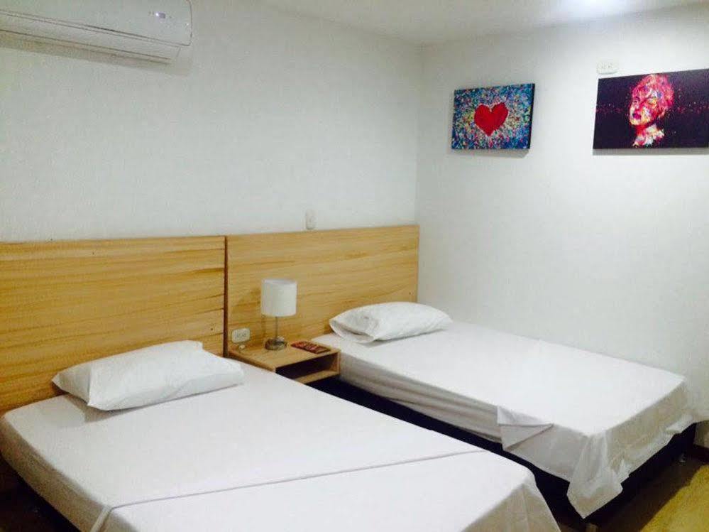נייבה Hotel Berdez מראה חיצוני תמונה